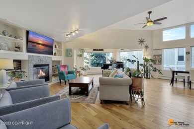 Living Room/Dining