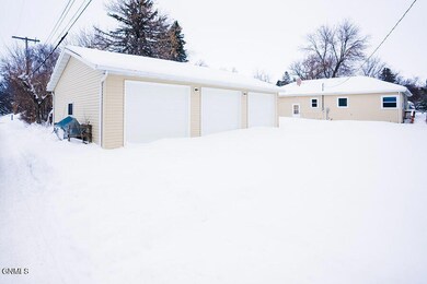 1303 2nd Ave NW, Jamestown, ND 58401 - photo 3