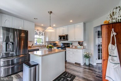 107 Red Wing Ct, Bechtelsville, PA 19505 - photo 3