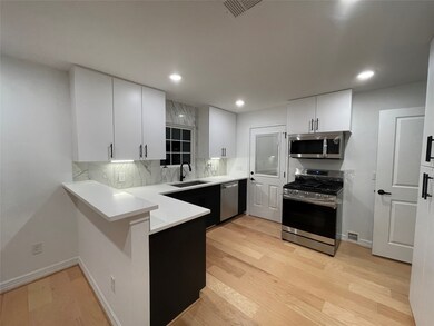 1079 W 43rd St, Houston, TX 77018 - photo 7