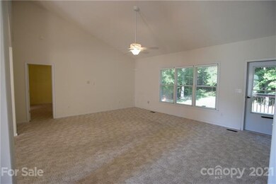 SPACIOUS FAMILY ROOM