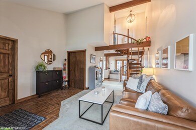 06_599DomkeDrive_10002_LivingRoom_HiRes