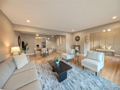 7639 Capilia Dr, Saint Louis, MO 63123 - photo 5