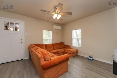 514 S Archer St, Henrietta, TX 76365 - photo 3