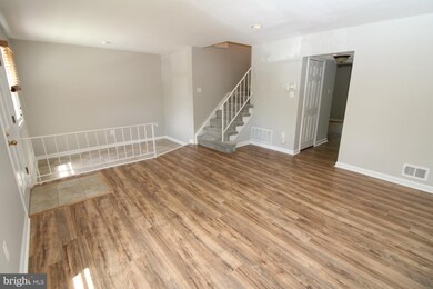 12137 Dove Cir, Laurel, MD 20708 - photo 2