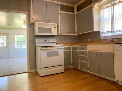 128 W Elizabeth St, Shawnee, OK 74804 - photo 7