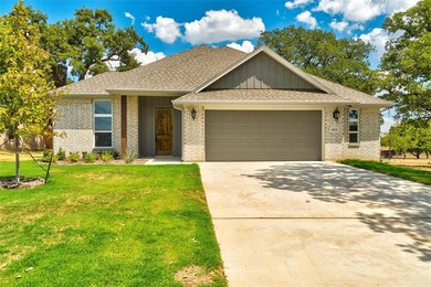 904 Montgomery St, Springtown, TX 76082 - photo 2