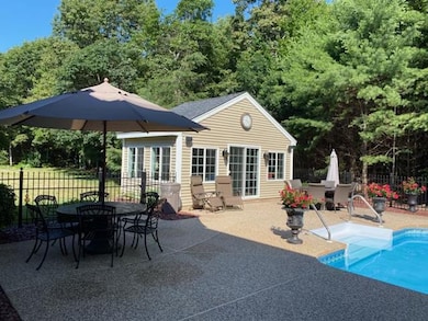 44 Mulberry Ln, Pelham, NH 03076 - photo 2