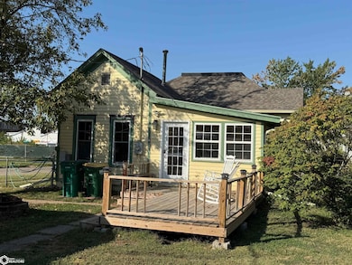 301 N 6th St, Fairfield, IA 52556 - photo 4