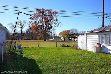 32547 Avondale St, Westland, MI 48186 - photo 2