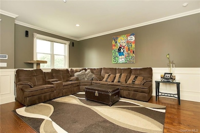 240 Columbus Ave unit Right Side, West Harrison, NY 10604 - photo 4