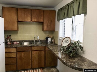 1327 Sheridan Dr unit Cody or Desmet, Casper, WY 82604 - photo 6