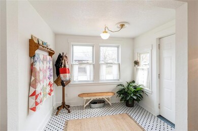 927 W 2nd St S, Newton, IA 50208 - photo 4