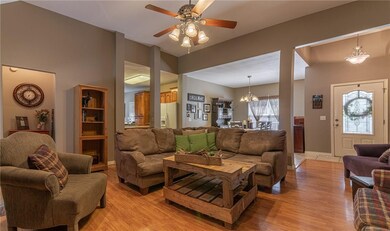 73 Overton Dr, Bella Vista, AR 72714 - photo 3