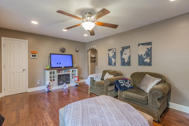 326 Pledger St HD-19