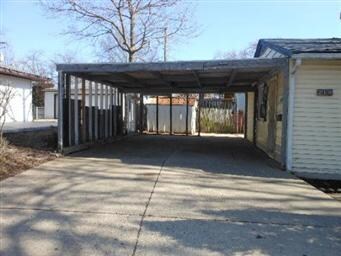 210 Amarillo Dr, Carpentersville, IL 60110 - photo 2