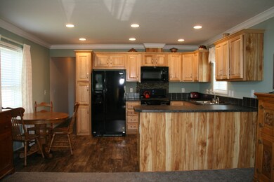 4716 Wooddale Dr, Davenport, IA 52806 - photo 3