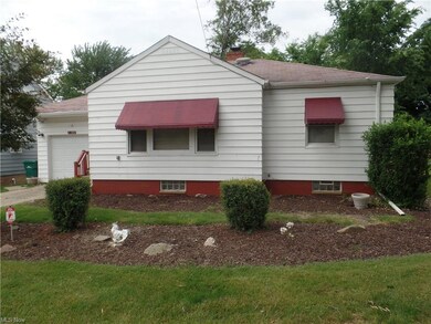 17721 Mccracken Rd, Maple Heights, OH 44137 - photo 3