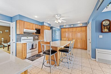 Kitchen with large island