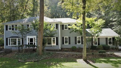 Expansive Colonial