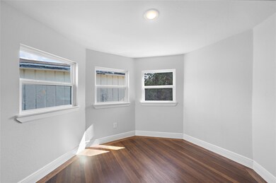 3346 Oakdale St, Houston, TX 77004 - photo 5