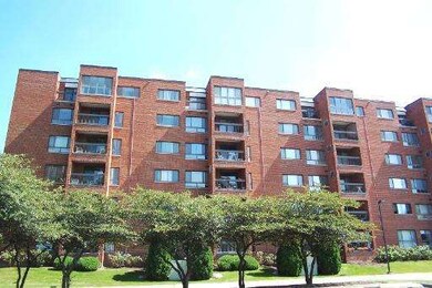 600 Naples Ct unit 504, Glenview, IL 60025 - photo 2