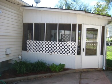 14 x 12 screened patio with sliding doors from Din