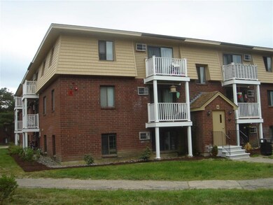 314 Lita Ln unit 314, Newmarket, NH 03857 - photo 3