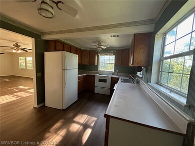 304 SW 12th St, Muldrow, OK 74948 - photo 5