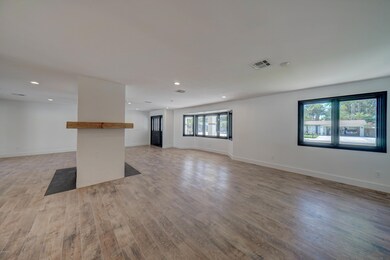 1222 W Lawrence Ln-5