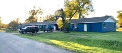 211 Milam St unit 4, Brazoria, TX 77422 - photo 2