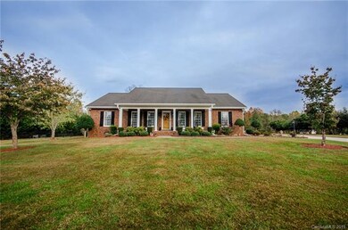 160 Barringer Dr, Statesville, NC 28625 - photo 2