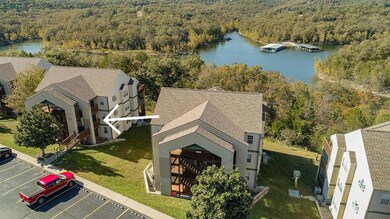 Walk in middle unit!
