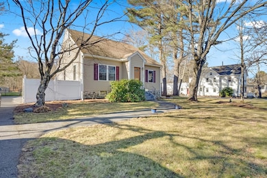 1572 Bridge St, Dracut, MA 01826 - photo 4