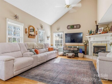 3128 N Primrose Dr, Hendersonville, NC 28792 - photo 6