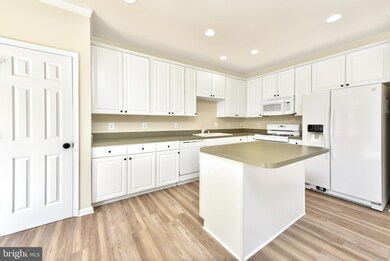 42825 Shaler St, Chantilly, VA 20152 - photo 5