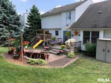 1424 W 49th St, Davenport, IA 52806 - photo 2