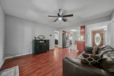 8607 Sunmoore Ct, Houston, TX 77088 - photo 4