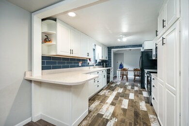 C_Ave_E_13451_HickoryCorners_49060-5