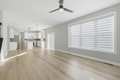 943 Earley Lake Curve, Burnsville, MN 55306 - photo 7