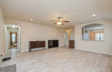 5225 Bailey Ln, Alvin, TX 77511 - photo 3