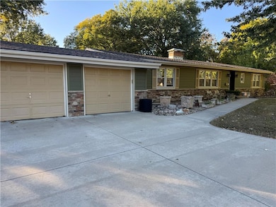 314 SW Walnut St, Lees Summit, MO 64063 - photo 2