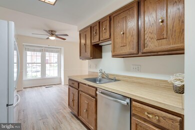 7902 Birchtree Ct, Springfield, VA 22152 - photo 5