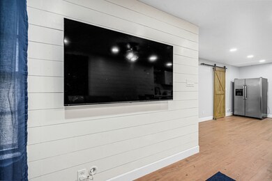 10814 Newton St, Houston, TX 77075 - photo 7