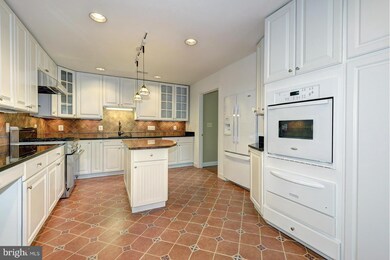 2212 Boxwood Dr, Falls Church, VA 22043 - photo 2