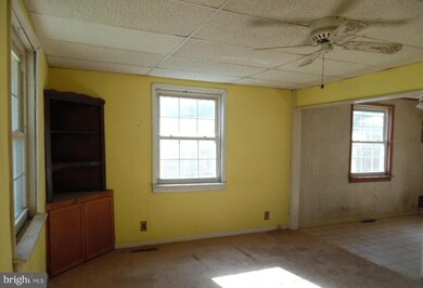 8227 Cornwall Rd, Dundalk, MD 21222 - photo 3