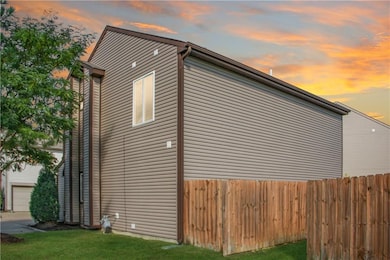 610 Stobus Dr, Greenwood, IN 46143 - photo 2