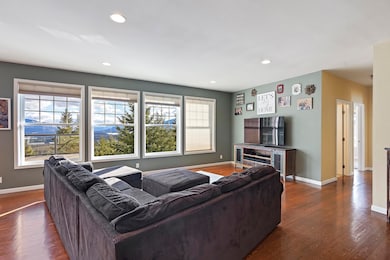 004_Family Room