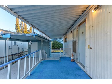 4424 SE Roethe Rd unit 16, Portland, OR 97267 - photo 3