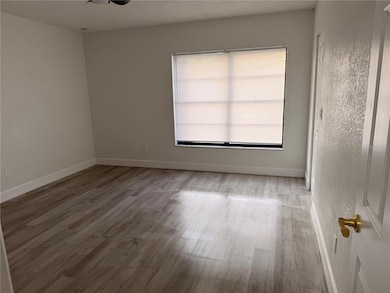 10507 Parkcrest Dr, Tampa, FL 33624 - photo 3